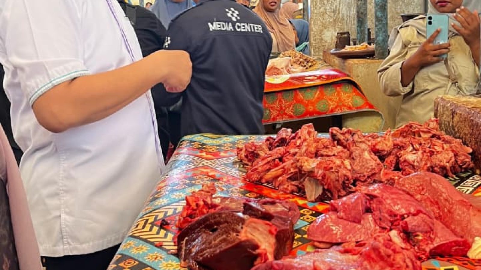 Blusukan di Pasar Gerung, Gubernur Iqbal Pastikan Harga Kebutuhan Pokok Terjangkau Selama Ramadan 1447 H