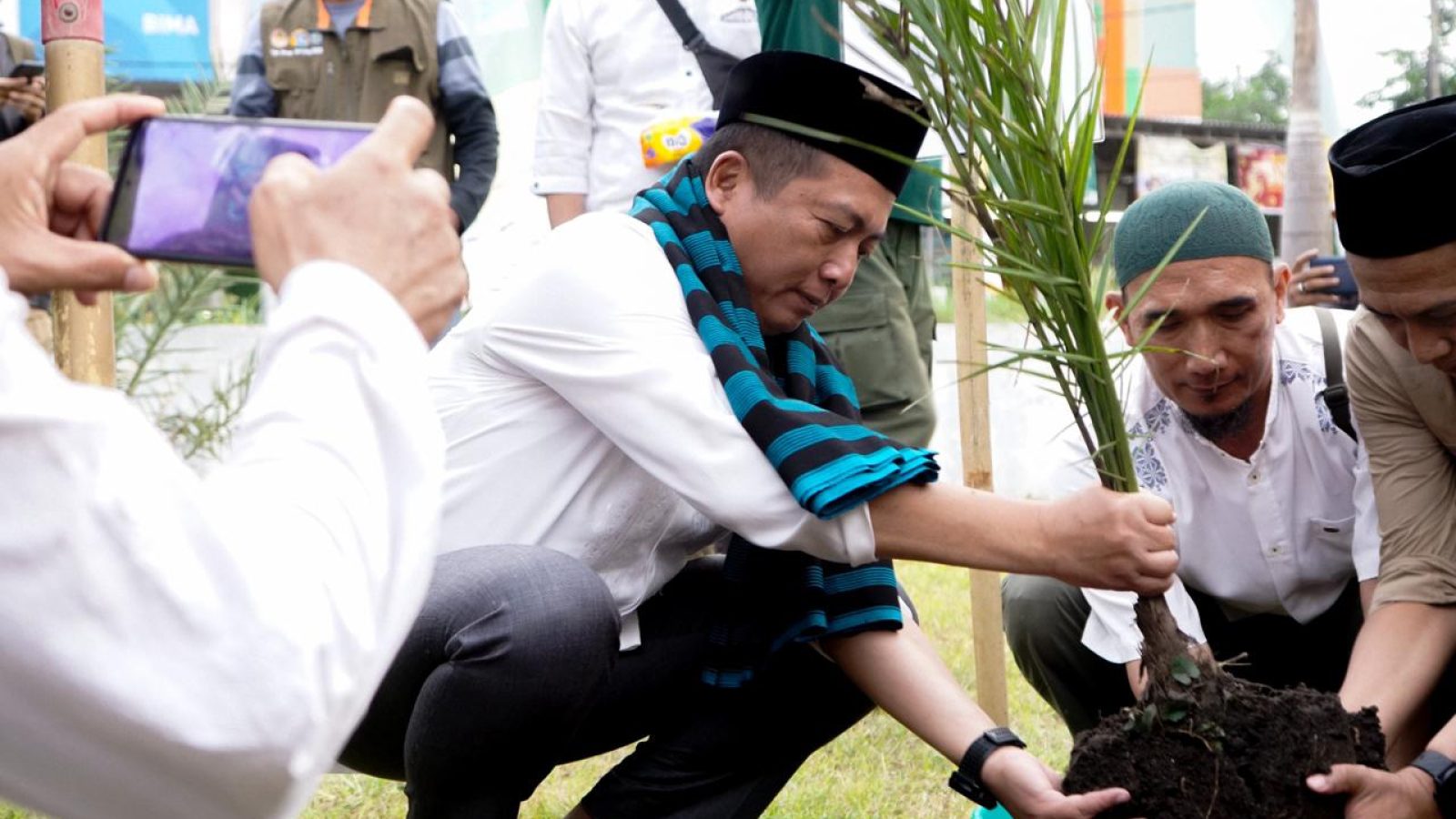 Gubernur NTB Ajak Warga Bima Tanam 2.000 Pohon di Puncak Safari Ramadan