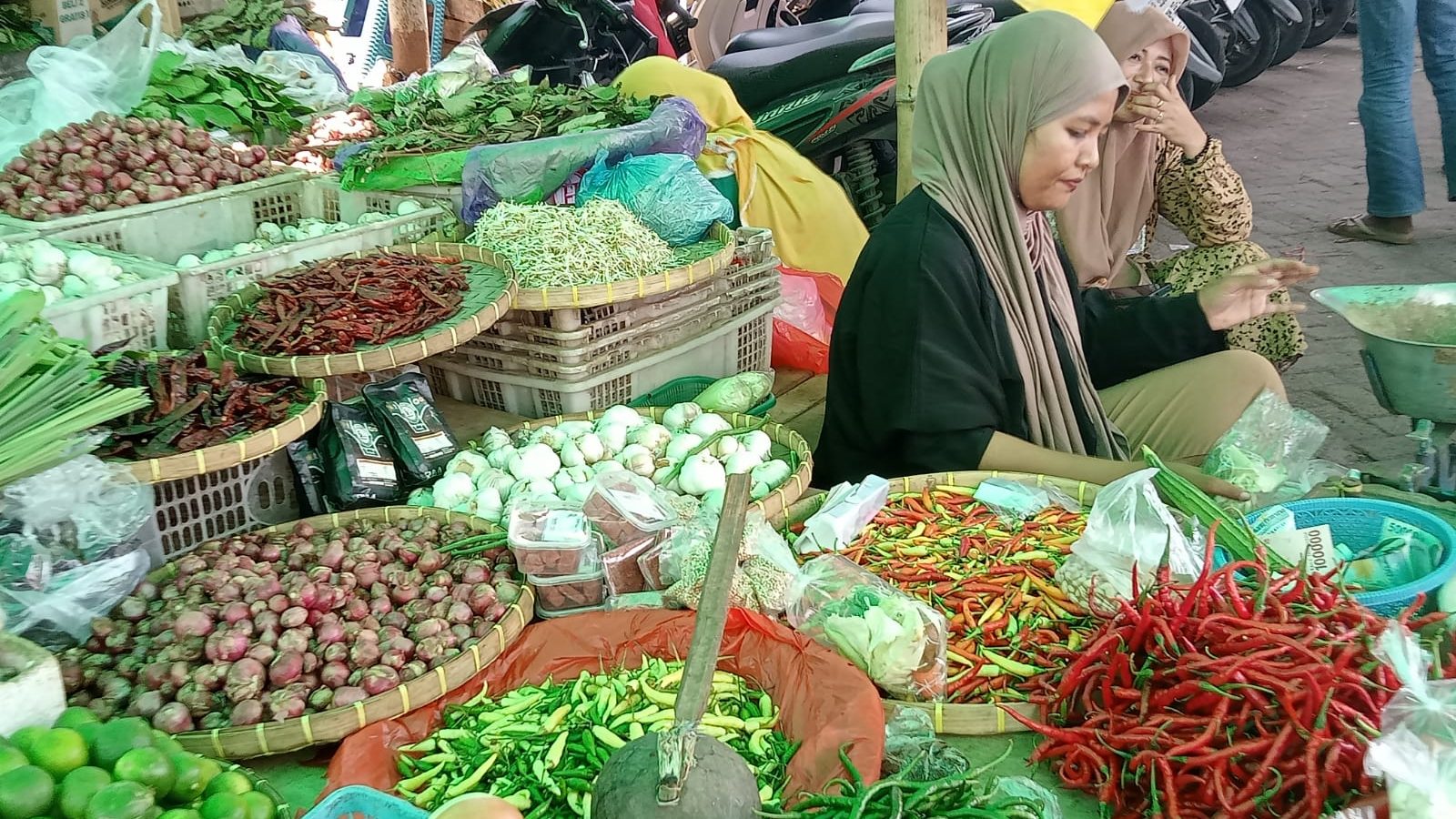 Harga Cabe Rawit di Mataram Meroket, Pedagang dan Pembeli Sama-Sama Gigit Jari