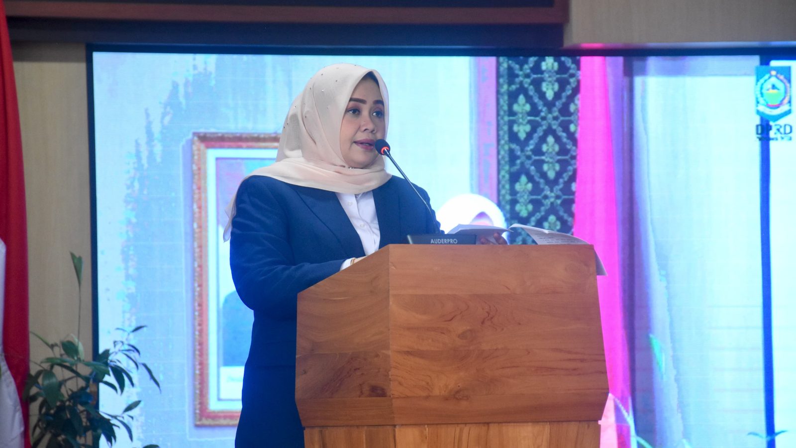 Rapat Paripurna DPRD, Bahas Raperda Prakasa Gubernur NTB Tentang Pajak Daerah dan Retribusi Daerah