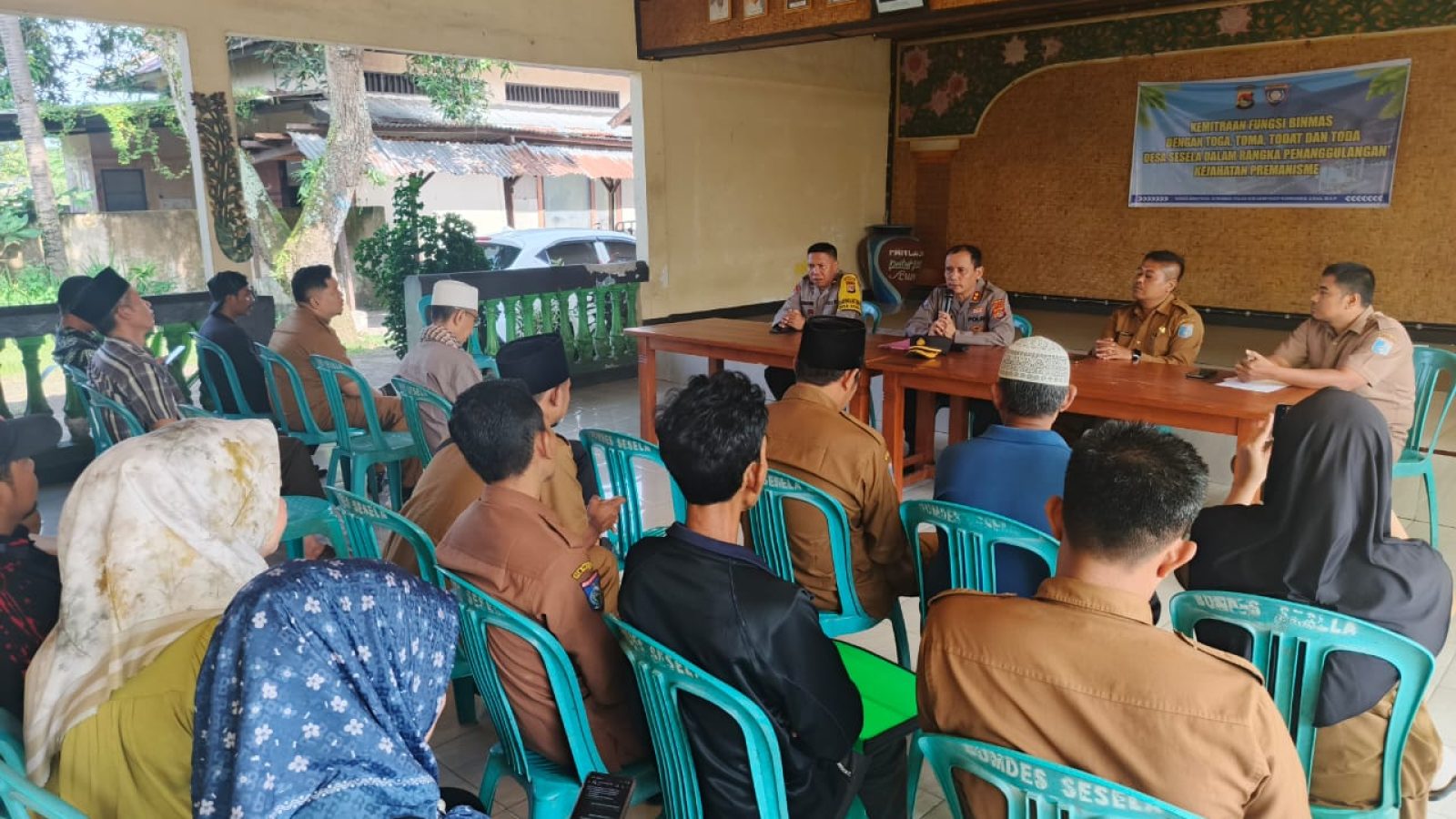 Perkuat Kemitraan dengan Masyarakat, Ditbinmas Polda NTB Gelar Pertemuan Kamtibmas di Desa Sesela