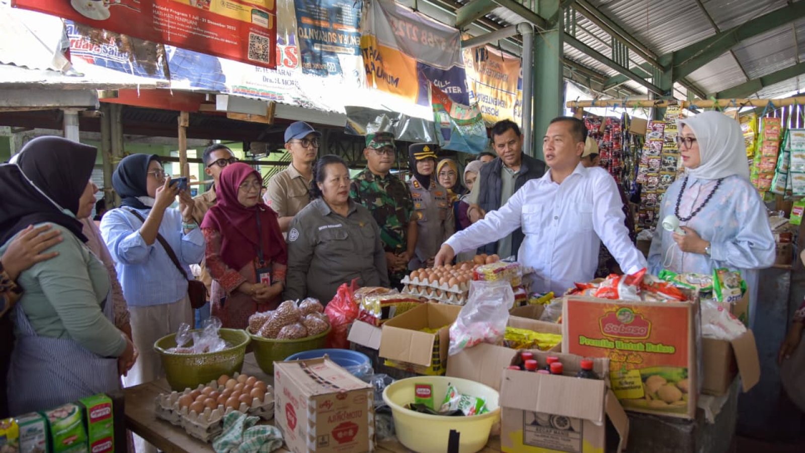Gubernur NTB Pantau Harga Bahan Pokok di Pasar Brang Biji