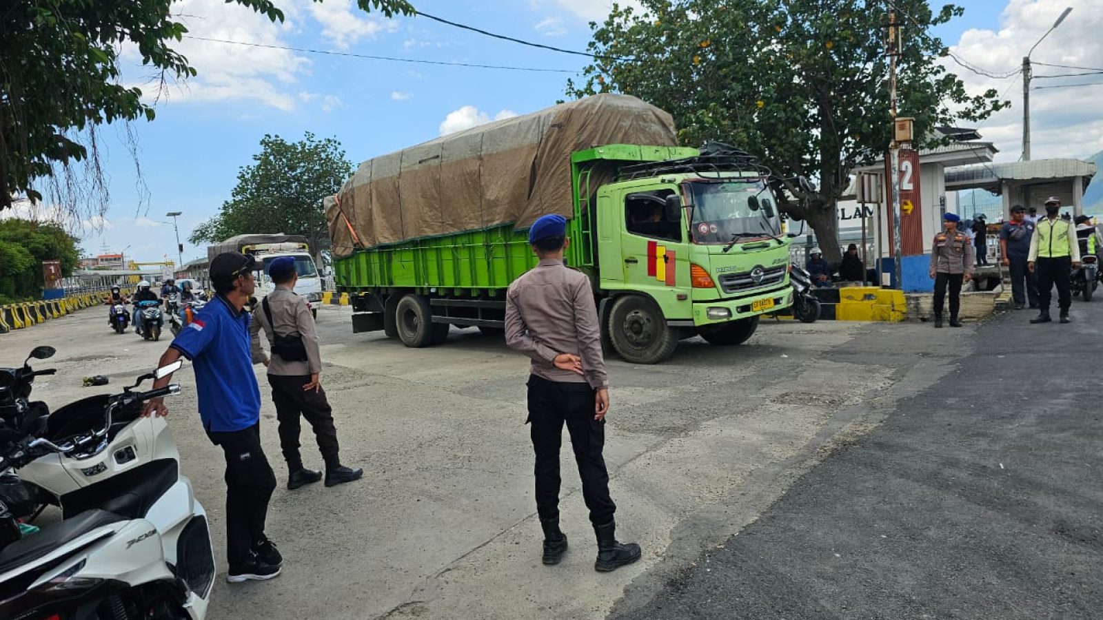 Operasi Ketupat Rinjani 2026, Personel Ditpolairud Polda NTB Amankan Pelabuhan 