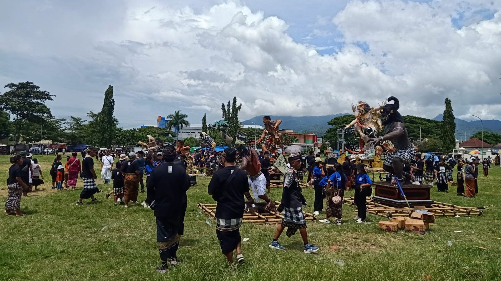 Kapolres Lombok Utara Kawal Pawai Ogoh-Ogoh hingga Tawur Agung, Bupati Tegaskan Ujian Toleransi di Momen Nyepi–Idul Fitri