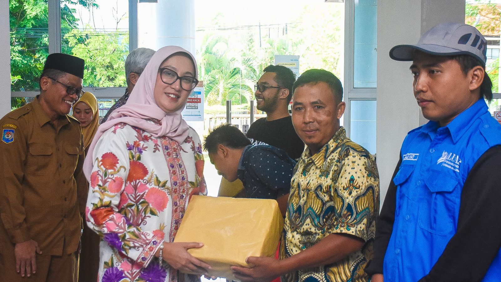 Bunda Literasi NTB dan Konjen RRT Dorong Kemandirian Masyarakat Melalui Pengetahuan