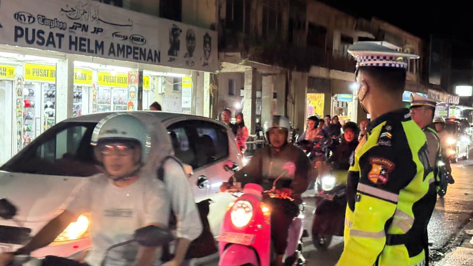 Polisi Kawal Ketat Pawai Takbiran di Mataram, Ribuan Peserta Ikut Semarakkan Idul Fitri