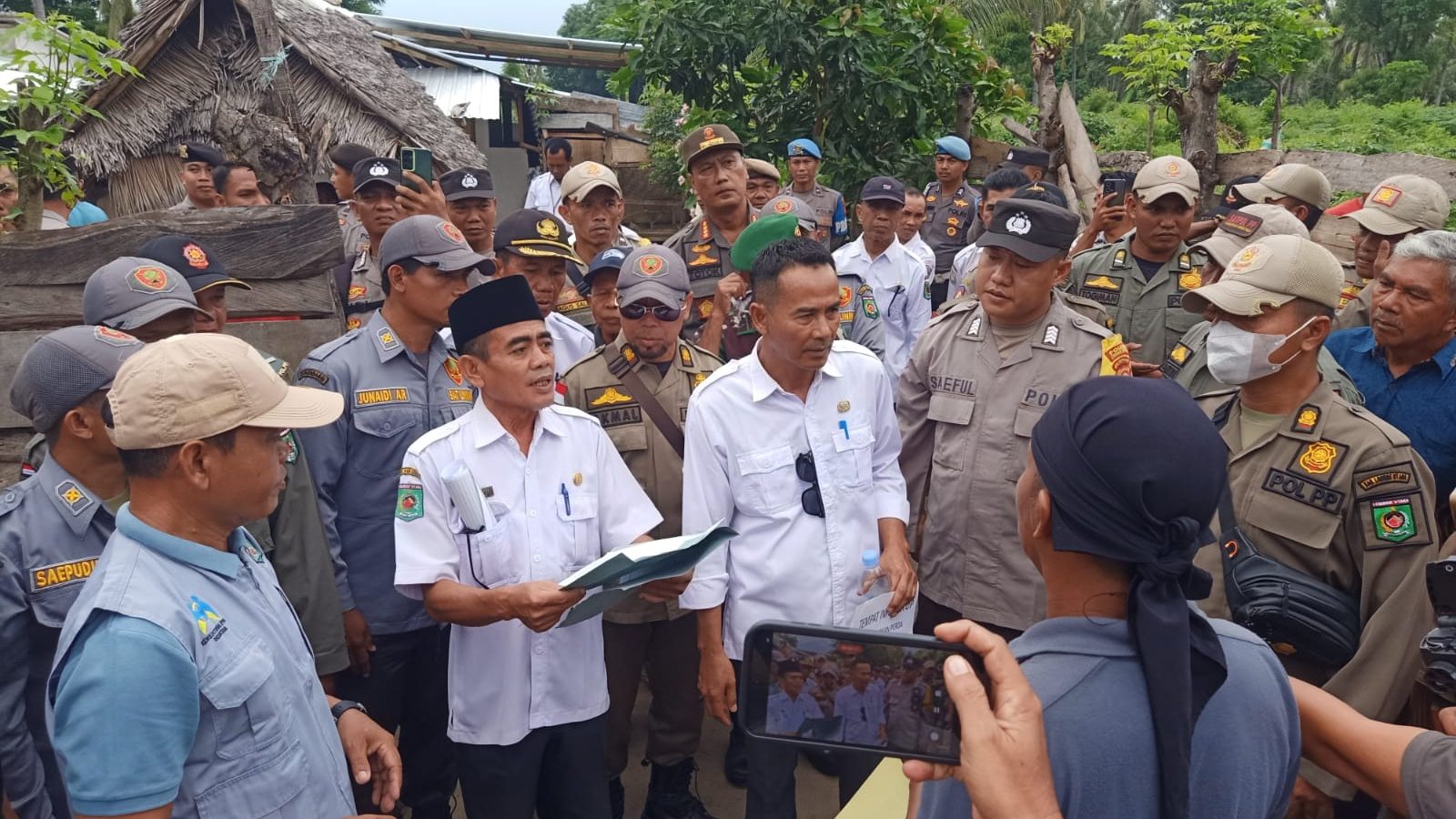 Resahkan Masyarakat, Kafe di Desa Anyar Ditertibkan Aparat Gabungan