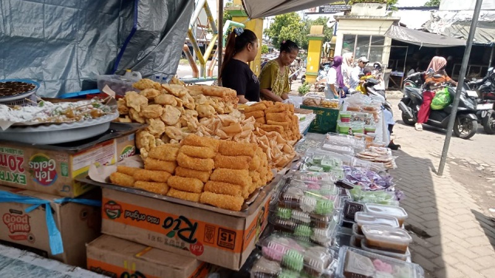 Berburu Takjil di Kota Mataram, dari Kelepon Kencrit Hingga Pepes Ikan