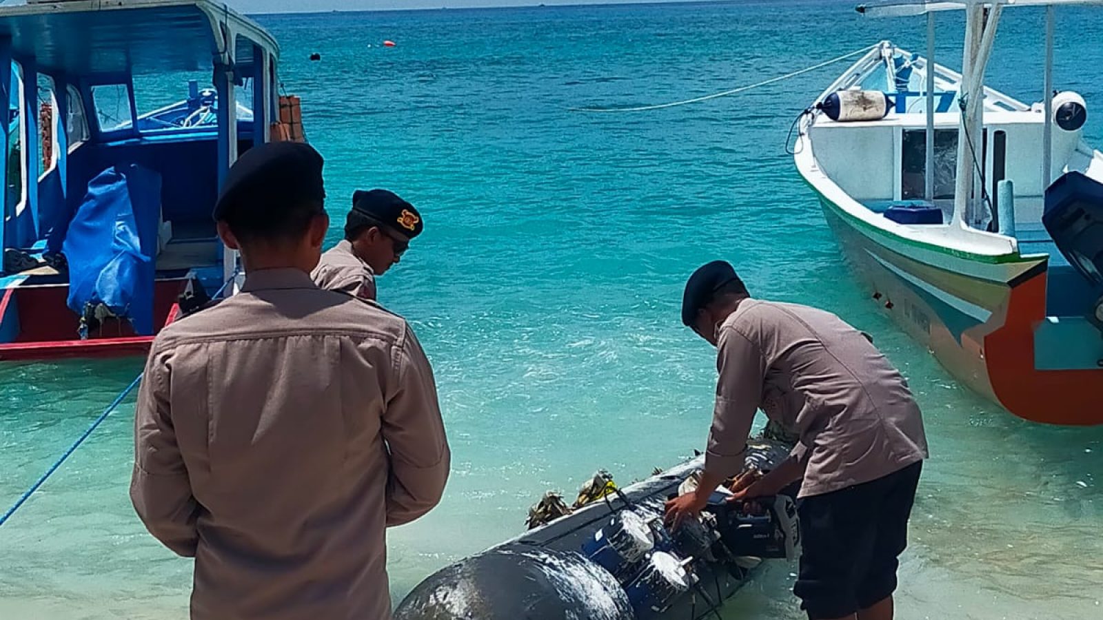 Benda Asing Serupa Torpedo Ditemukan di Gili Trawangan