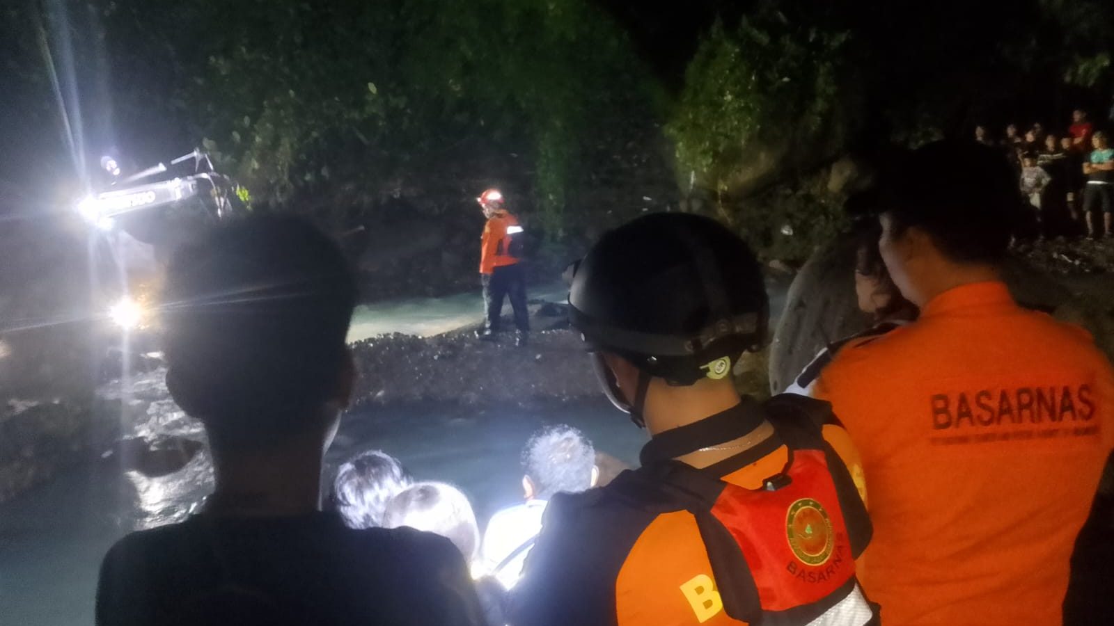 Tim SAR Gabungan Evakuasi Korban Tenggelam di Air Terjun Tibu Ijo dalam Kondisi Meninggal Dunia
