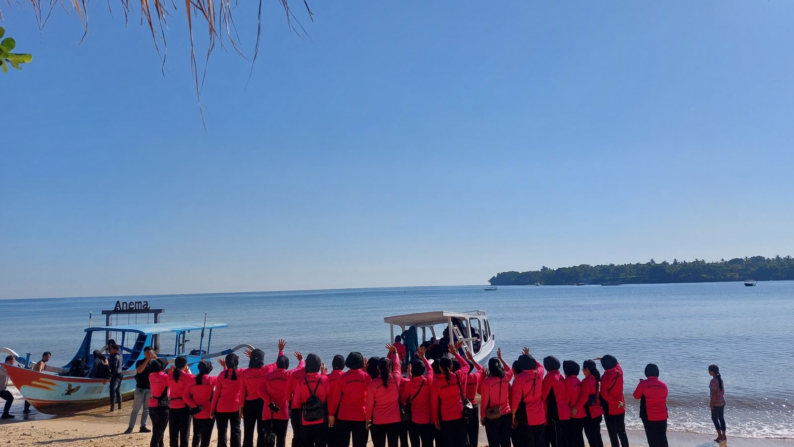 Bhayangkari NTB Tanam Terumbu Karang di Lombok Utara