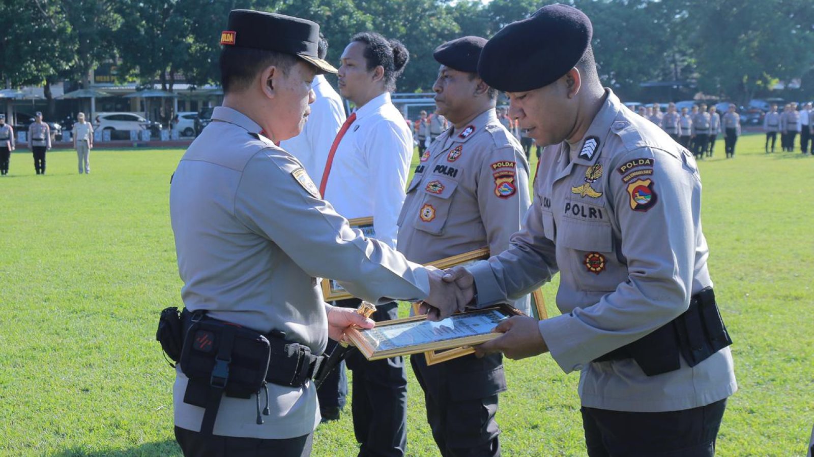Hari Kesadaran Nasional, Kapolda Beri Penghargaan kepada Personel Berprestasi