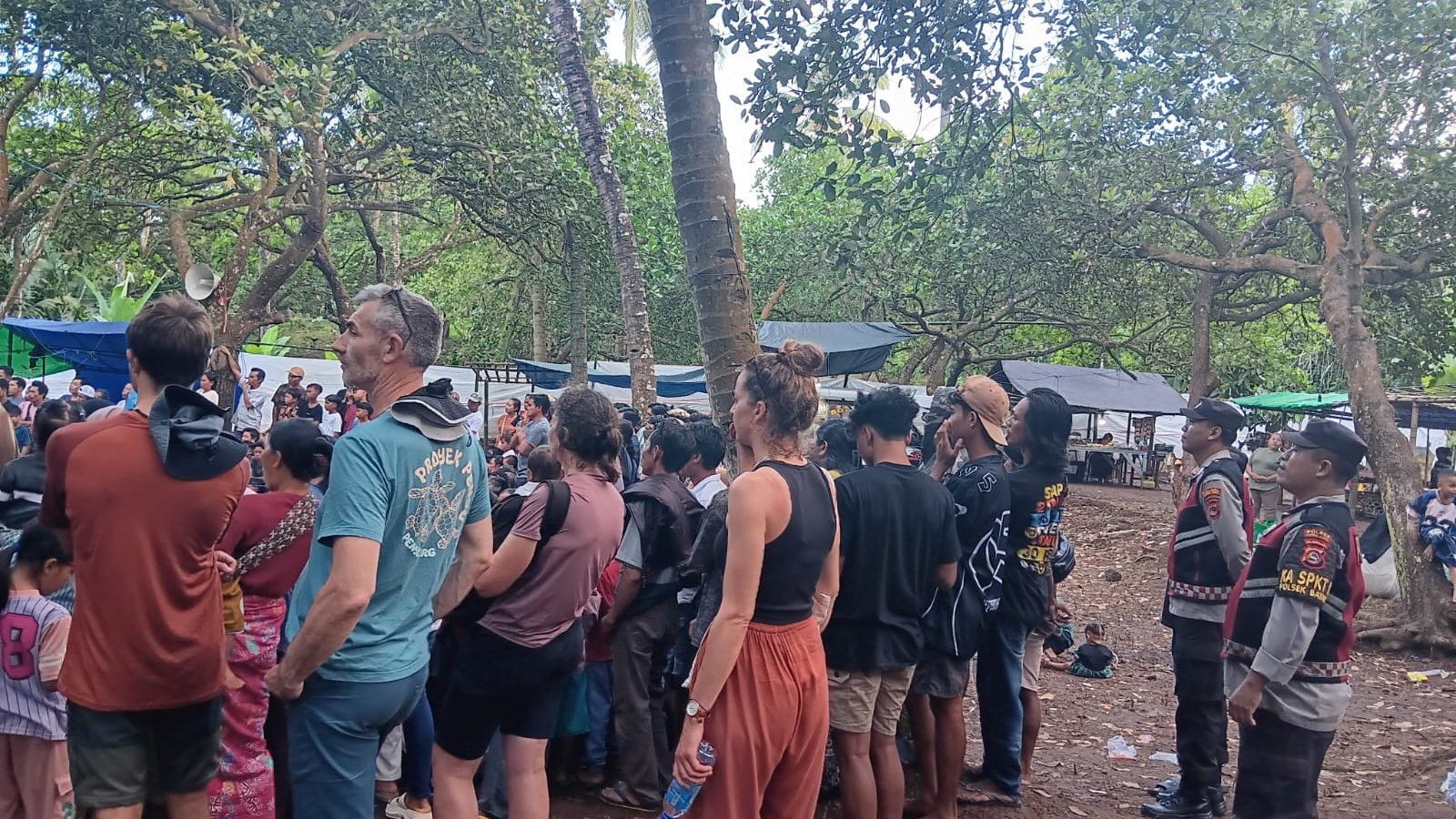 Polsek Bayan Kawal Tradisi Peresean di Batu Riging