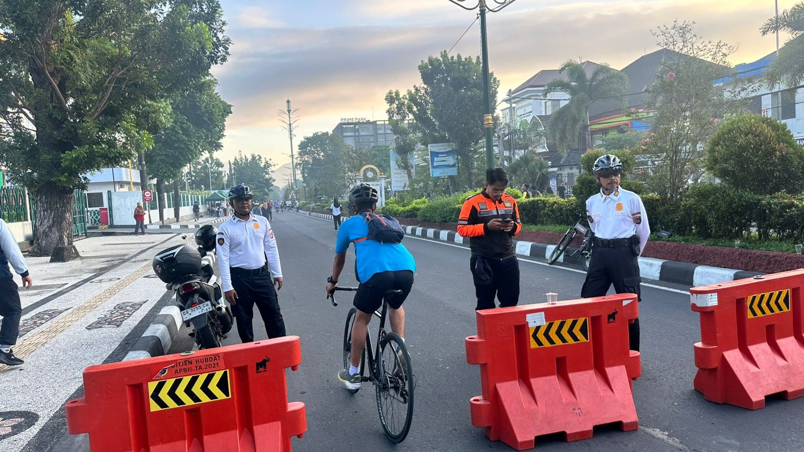 Patroli Bersepeda dan Segway, Polda NTB Amankan Car Free Day Udayana