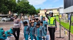 Siswa SD IT Yarla Batujai Diedukasi Lalu Lintas dan Perlindungan Anak 