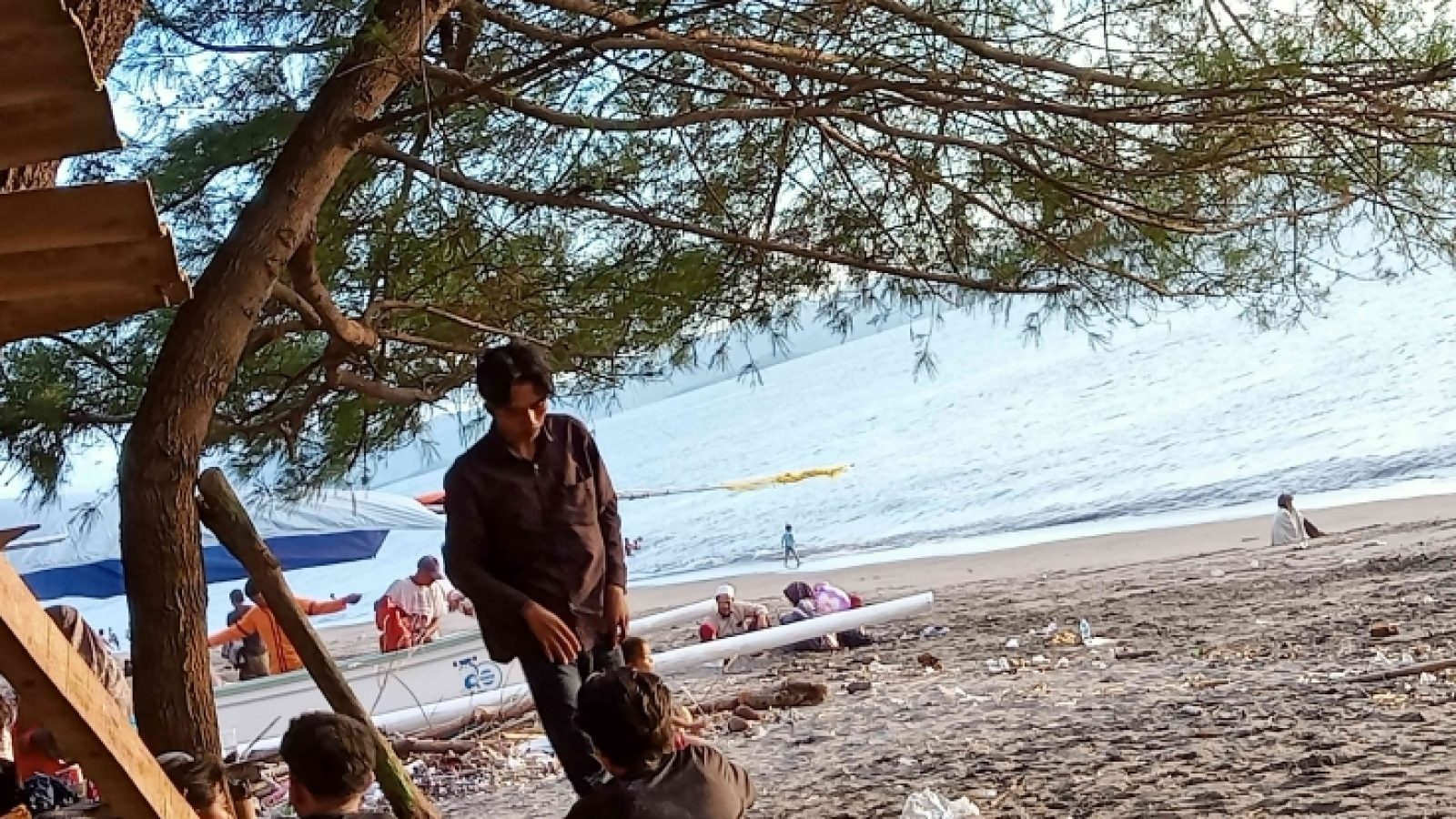 Menunggu Senja, Menanti Sunset di Pantai Kuranji