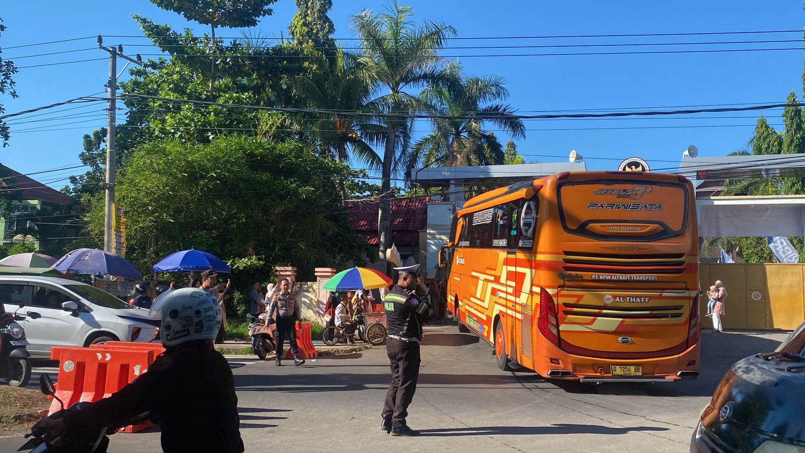 Polda NTB Kawal Keberangkatan Jamaah Haji Kloter 13 Asal Lombok Utara