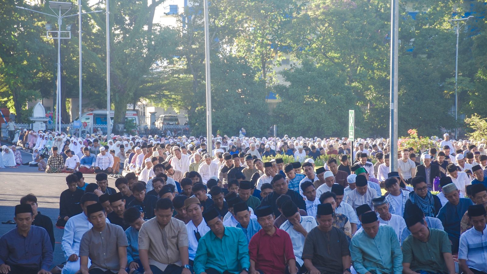 Masyarakat Berbondong-Bondong Shalat ID di Lapangan Bumi Gora, Ini Nilai-nilai Utama Makna Berkurban