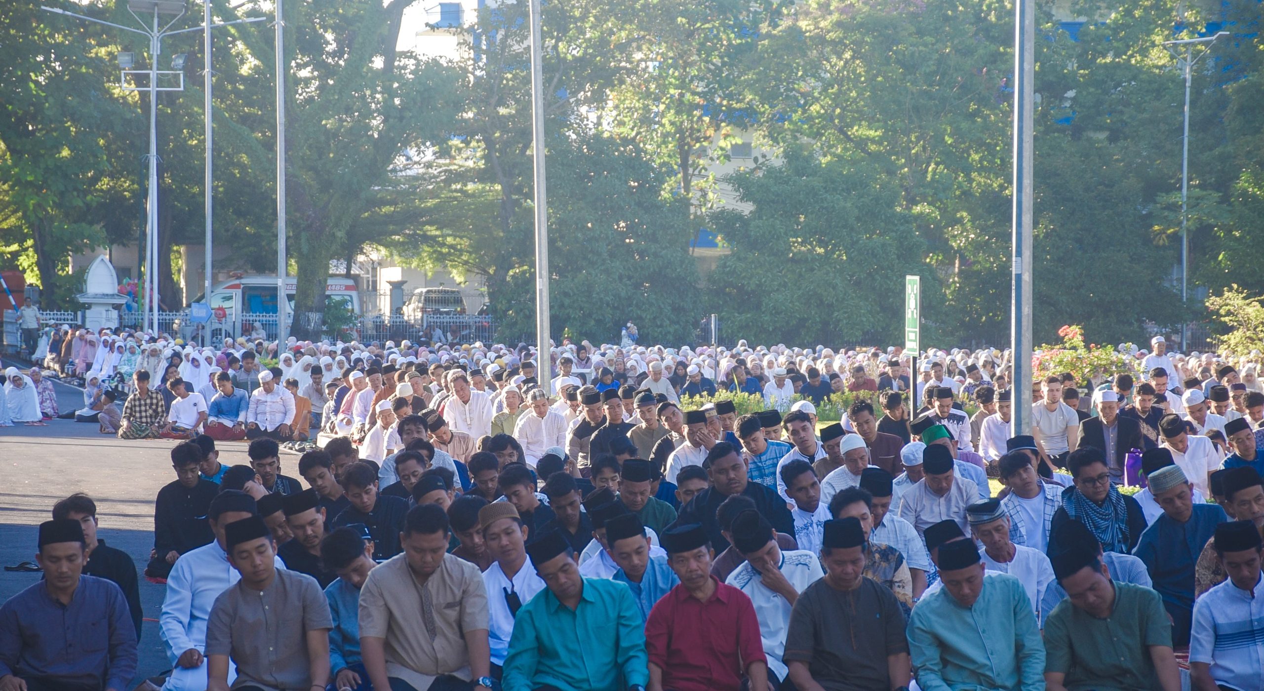 Masyarakat Berbondong-Bondong Shalat ID di Lapangan Bumi Gora, Ini Nilai-nilai Utama Makna Berkurban