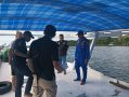 KAPAL POLISI XXI-2014 BERSAMA TNI AL DAN KSOP BIMA BANTU NELAYAN LAKSANAKAN PENGUKURAN KAPAL
