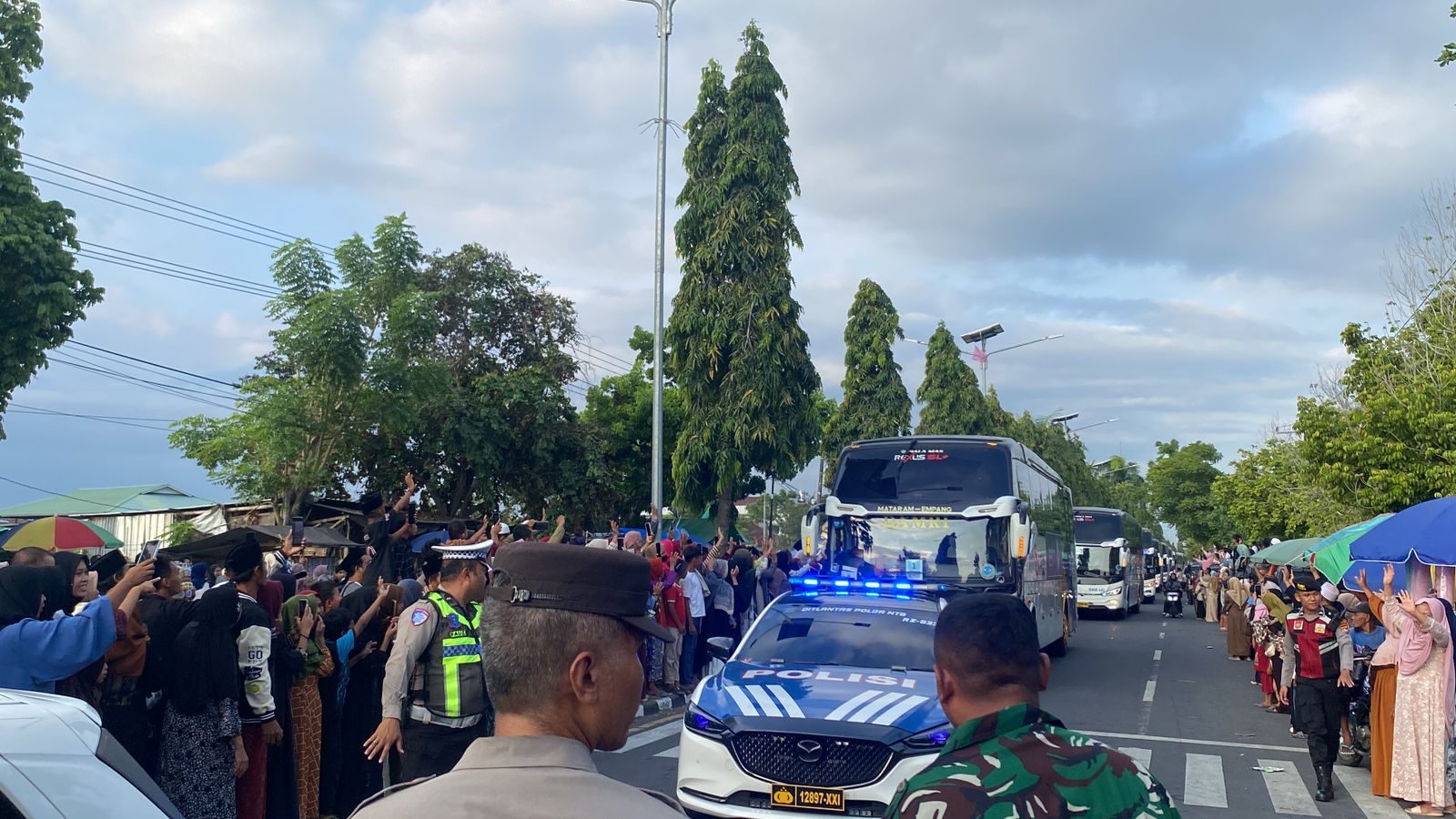 Polda NTB Kawal Kepulangan Jamaah Haji Kloter 3 Asal Lombok Barat