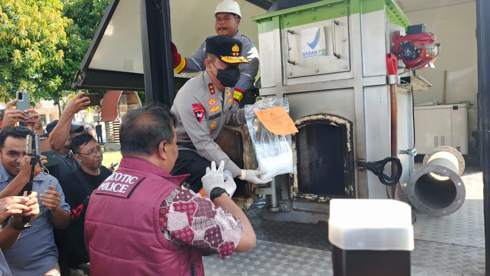 Kapolda NTB Pimpin Pemusnahan 2,4 Kg Sabu 
