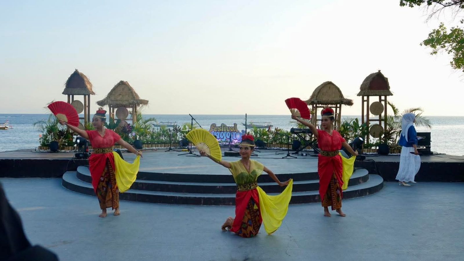 Pekan Kesenian Senggigi Sukses Sedot Perhatian, Turis Mancanegara Ikut Membaur