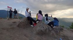 Dari Ketinggian 400 MDPL, Nikmati Keseruan Pendakian Eksotik di Puncak Bukit Keteri, Lombok Barat