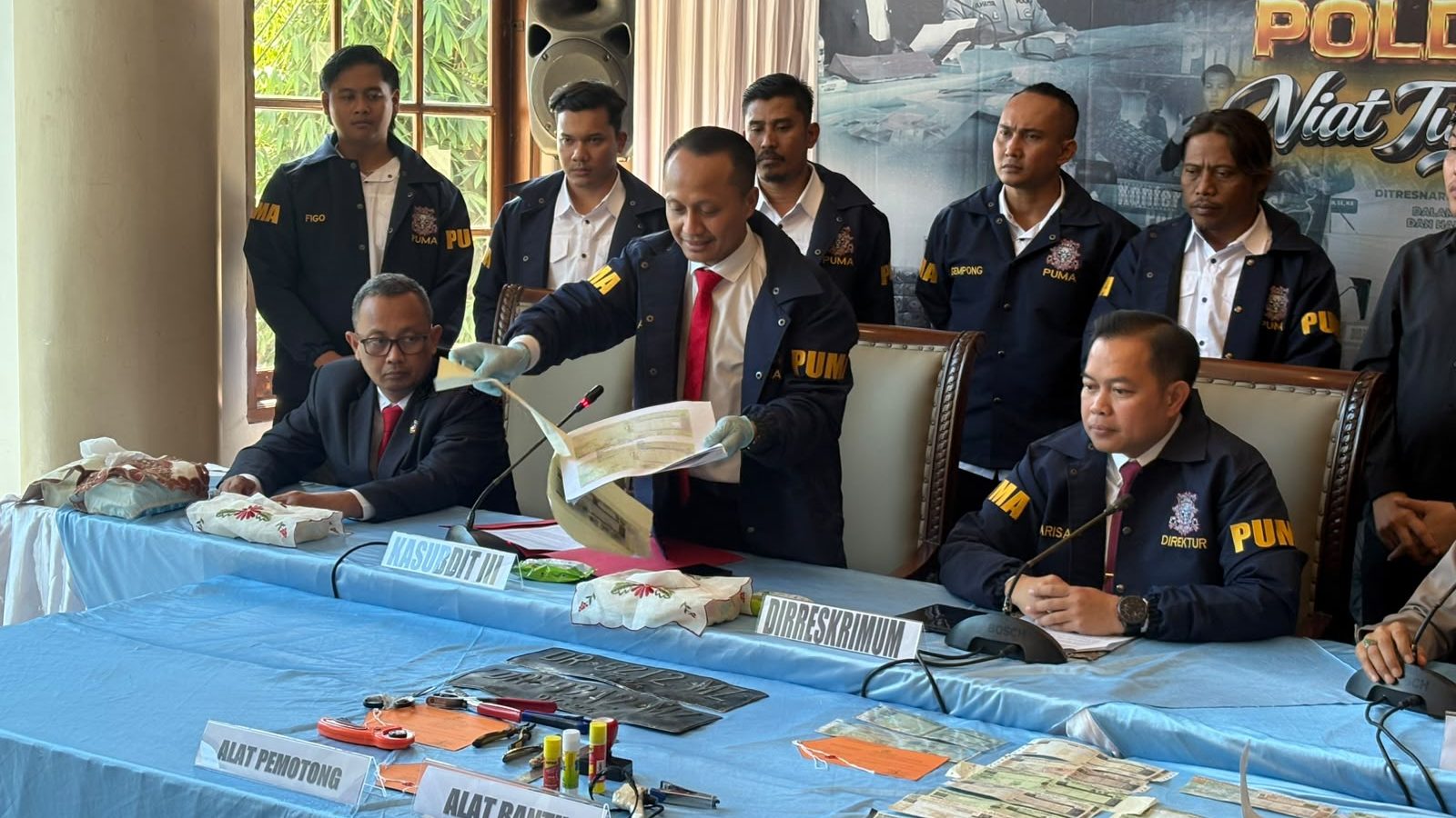 Polda NTB Gulung Sindikat Pemalsu STNK di Mataram, 4 Pelaku Diciduk