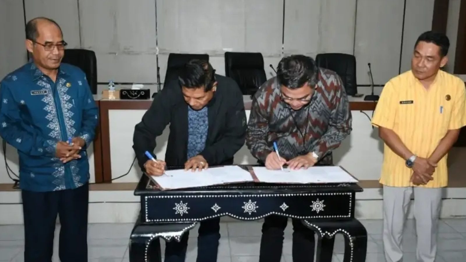 Bupati Lotim Teken Kesepakatan Terkait Asuransi Pelayanan Umum