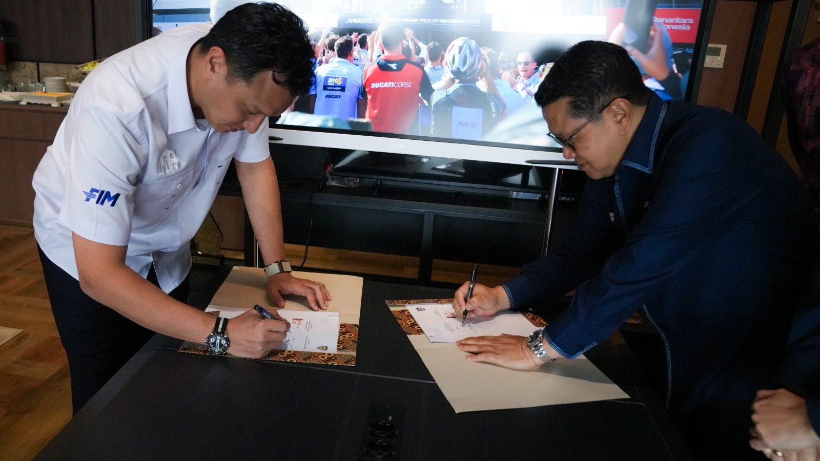 ITDC dan IMI Tandatangani Kerja Sama Pembelian 8000 Tiket Pertamina Grand Prix Of Indonesia