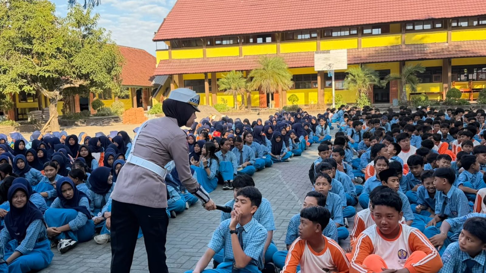 SMPN 1 Gerung Jadi Sasaran Edukasi Ditlantas Polda NTB