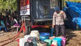 Brimob Polda NTB Salurkan 1.000 Liter Air Bersih untuk Warga Terdampak Gempa di Ende