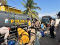 Brimob Polda NTB Salurkan Air Bersih untuk Warga Terdampak Kekeringan di Kota Bima