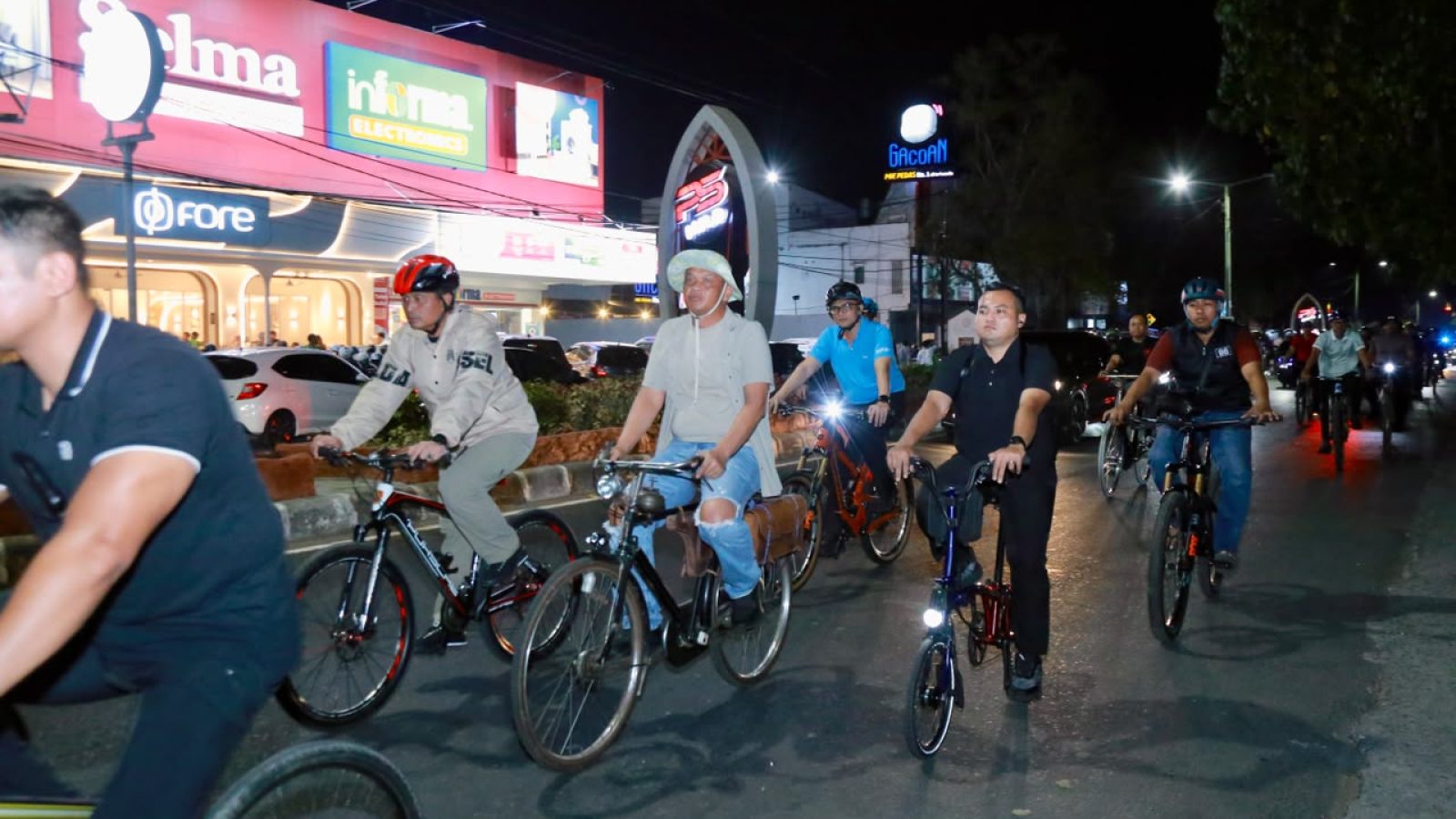 Kapolda NTB Giatkan Siskamling Sambil Bersepeda Malam
