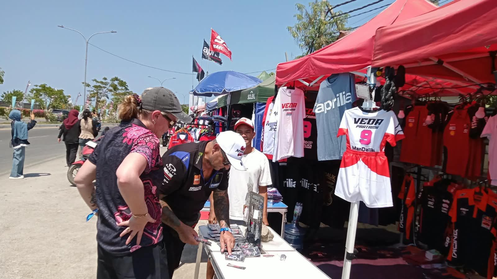 MotoGP Mandalika,  Penjual Kaos dan  Kuliner Ketiban Cuan