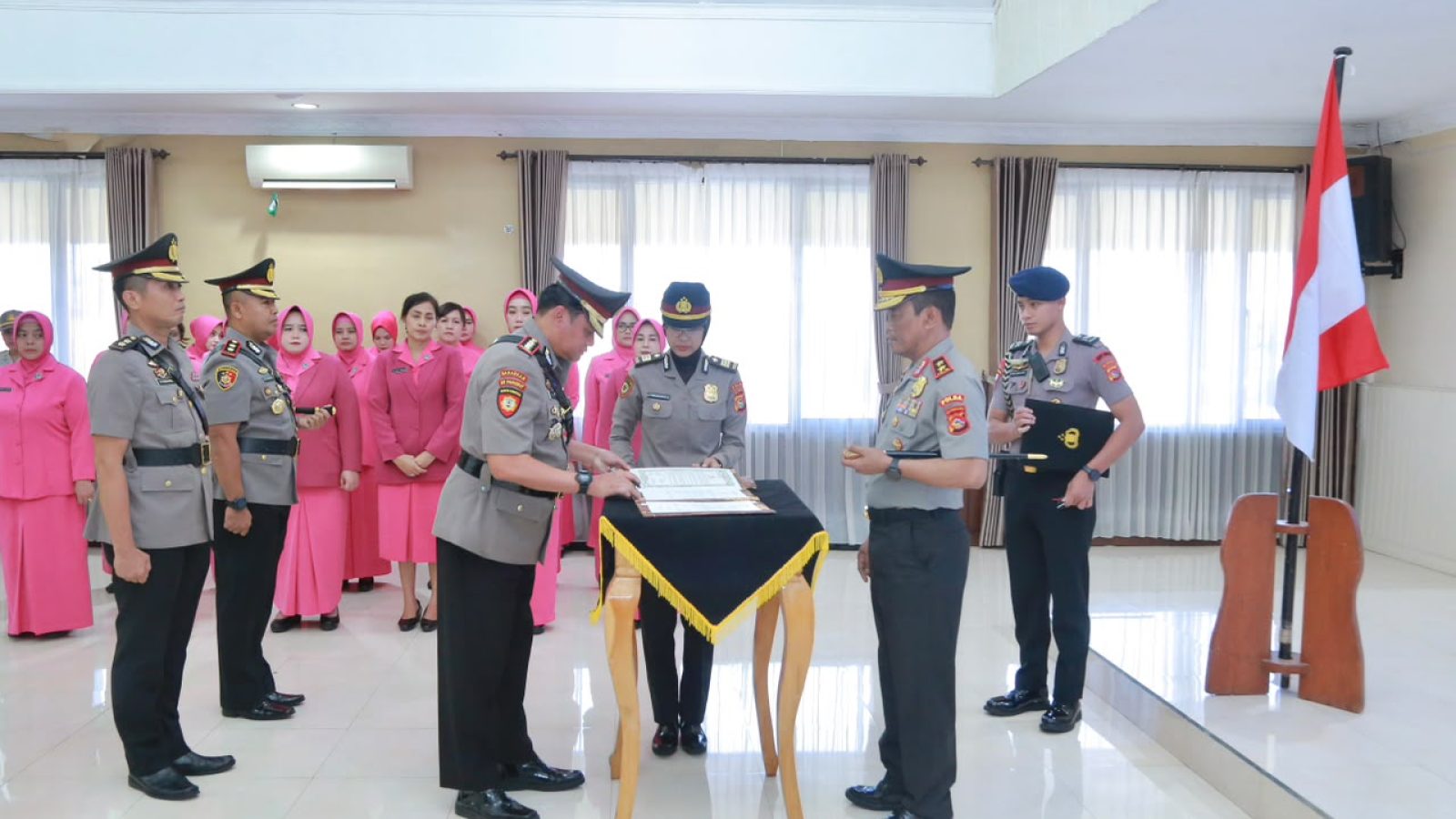 Kapolda NTB Pimpin Sertijab Dirpamobvit dan Kapolres Lombok Utara, Tekankan Makna Pengabdian