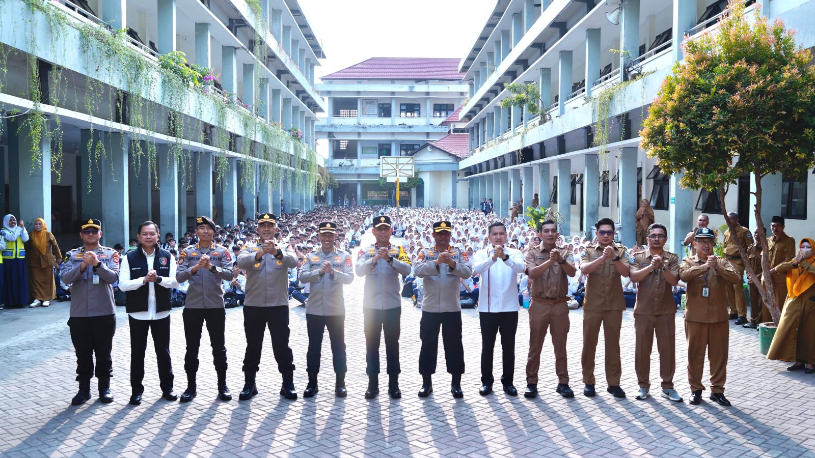 Cegah Bullying dan Kenakalan Remaja, Wakapolda NTB Sambangi SMPN 6 Mataram