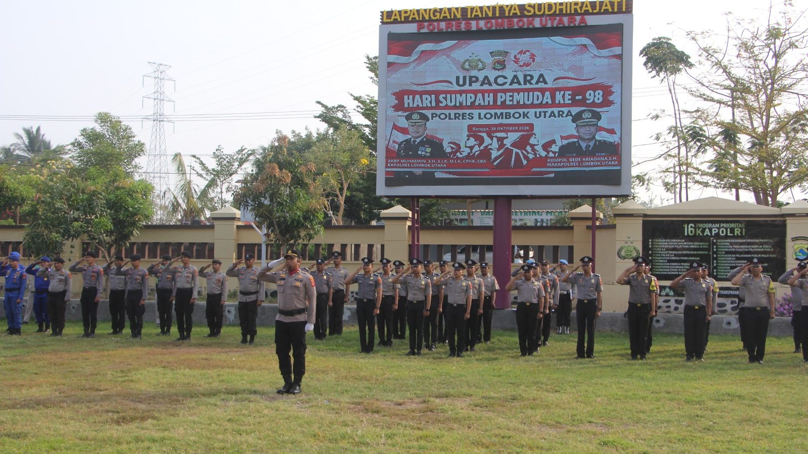 Upacara Hari Sumpah Pemuda ke-98, Kapolres Lombok Utara Ajak Generasi Muda Perkuat  Kepedulian Sosial