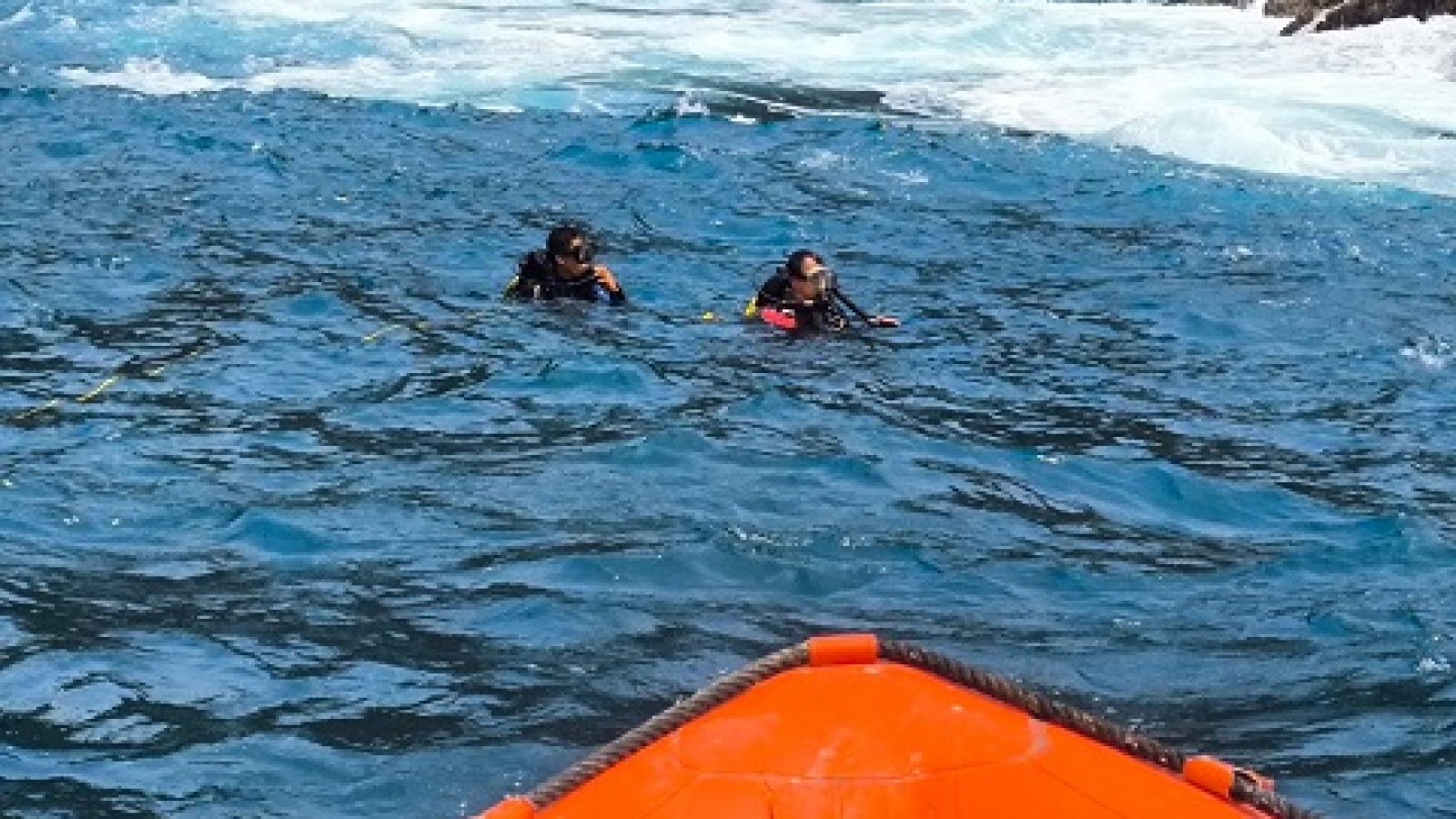 Tim SAR Gabungan Perluas Area Pencarian Pemancing yang Jatuh di Tebing Pantai Lancing